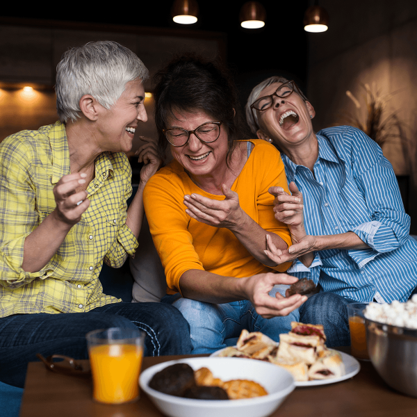 3 femmes qui rient de bon coeur